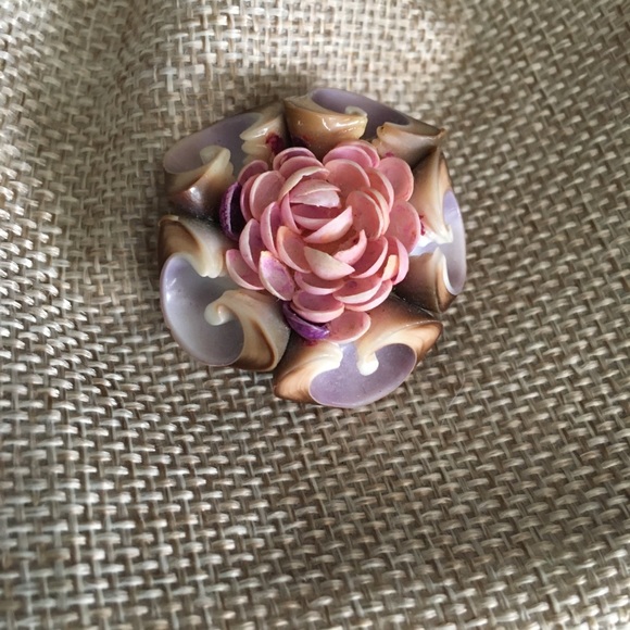 Vintage Seashells Pin Delicate Beauty Shell Brooch - Picture 5 of 10
